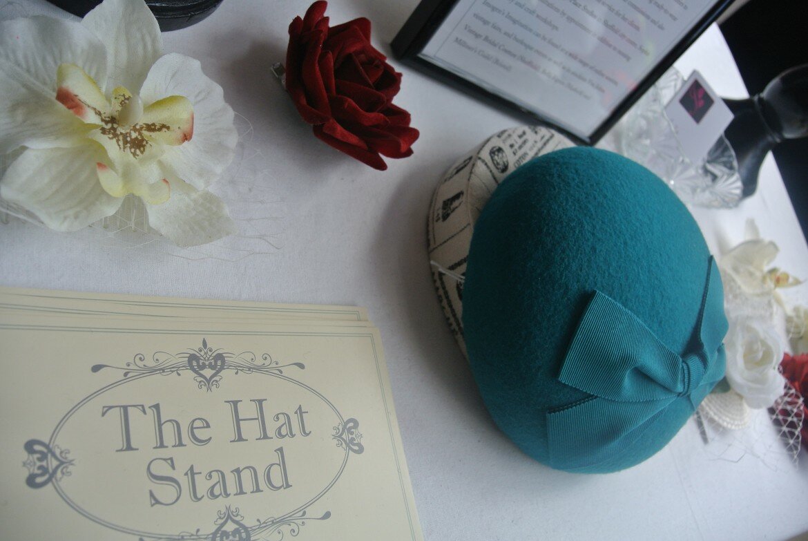 Hat stand feature